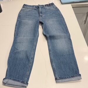 Hollister women’s mom blue jeans